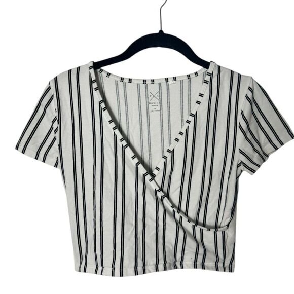 PacSun PS Basics Black & White Striped Wrap Crop Top Size S V-Neck Short Sleeve - Picture 2 of 4